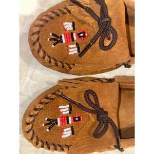 Women’s Minnetonka Thunderbird Beaded Moccasins sz 6.5 leather hard bottom brown